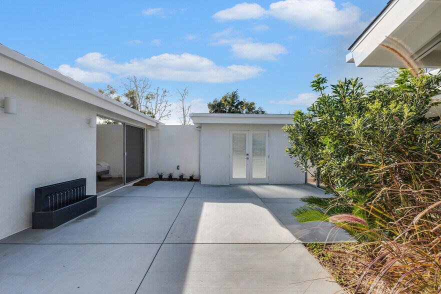 Central Courtyard - 6234 Paseo Canyon Dr