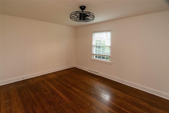 Building Photo - 37 Clover Hill Dr