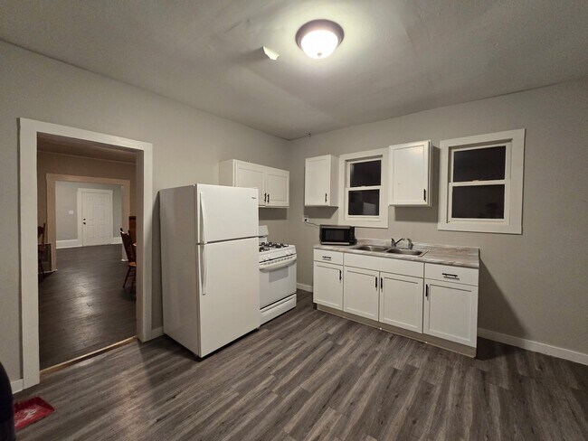 Building Photo - 3150 W 40th St
