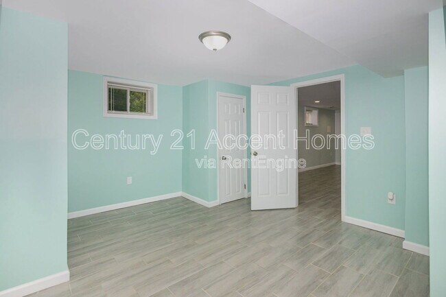 Building Photo - 2508 Larry Ave