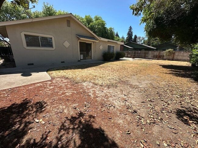 Building Photo - 1321 Palomar Way