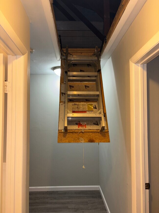 Building Photo - 813 S Grosvenor Ct