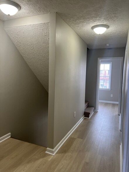 Building Photo - 577 Beaverview Dr