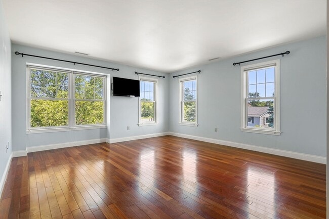 Building Photo - 157 Clay St