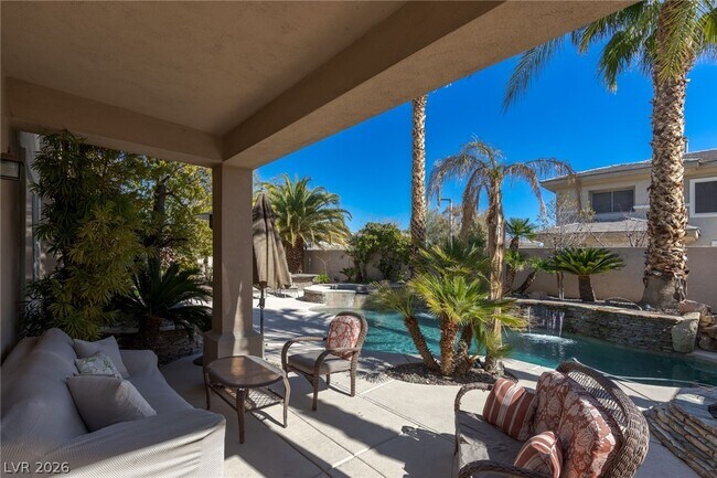 Building Photo - 724 Pinnacle Heights