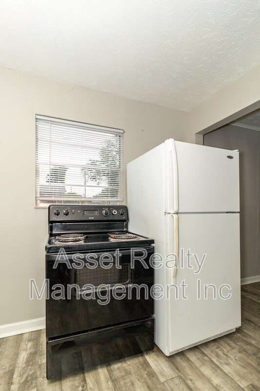 Building Photo - 1046 McArthur Rd