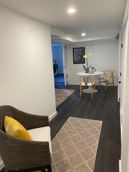 Building Photo - 2216 E Roanoke St