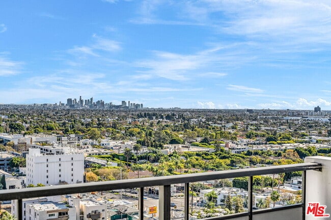 Building Photo - 1155 N La Cienega Blvd