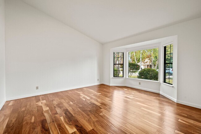 Building Photo - Single-Story El Dorado Hills Home with Vau...