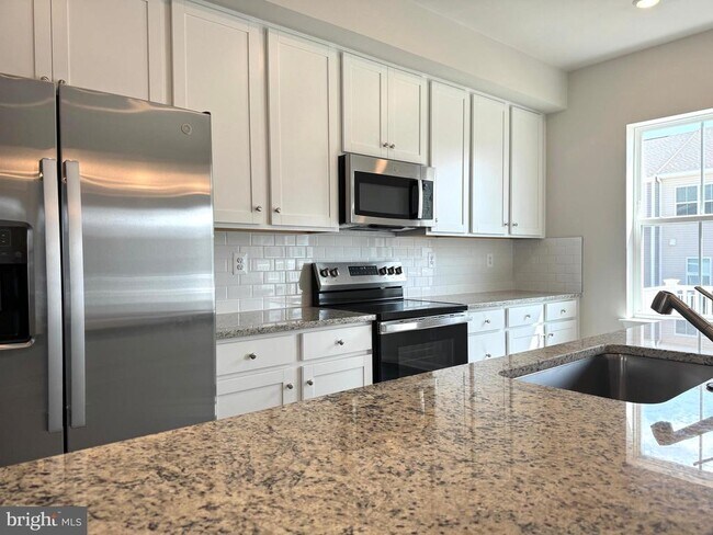 Building Photo - 12 BROOKFIELD Mews