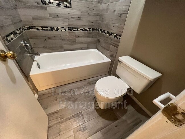 Building Photo - 3200 W Britton Rd