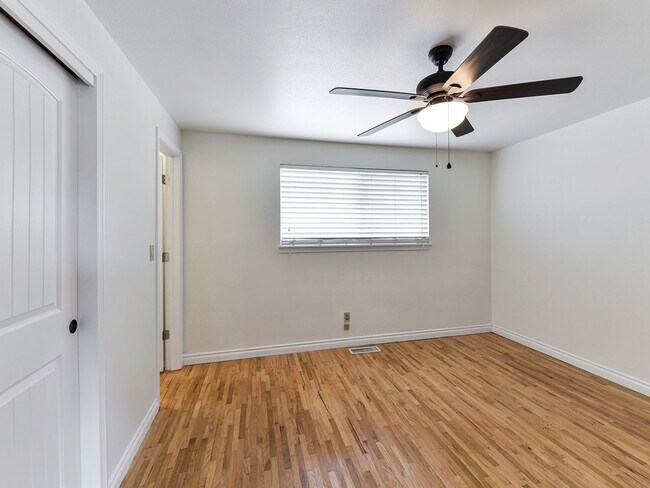 Building Photo - Renton House - 3 Bed/1.5 Bath - Close to Boeing and Renton Landing - Includes Landscaping