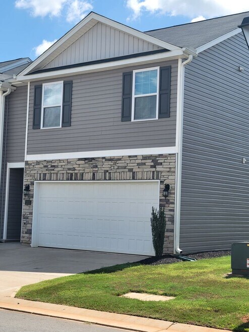 Building Photo - 1325 Broholmer Ln