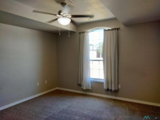 Building Photo - 621 Providence Cir