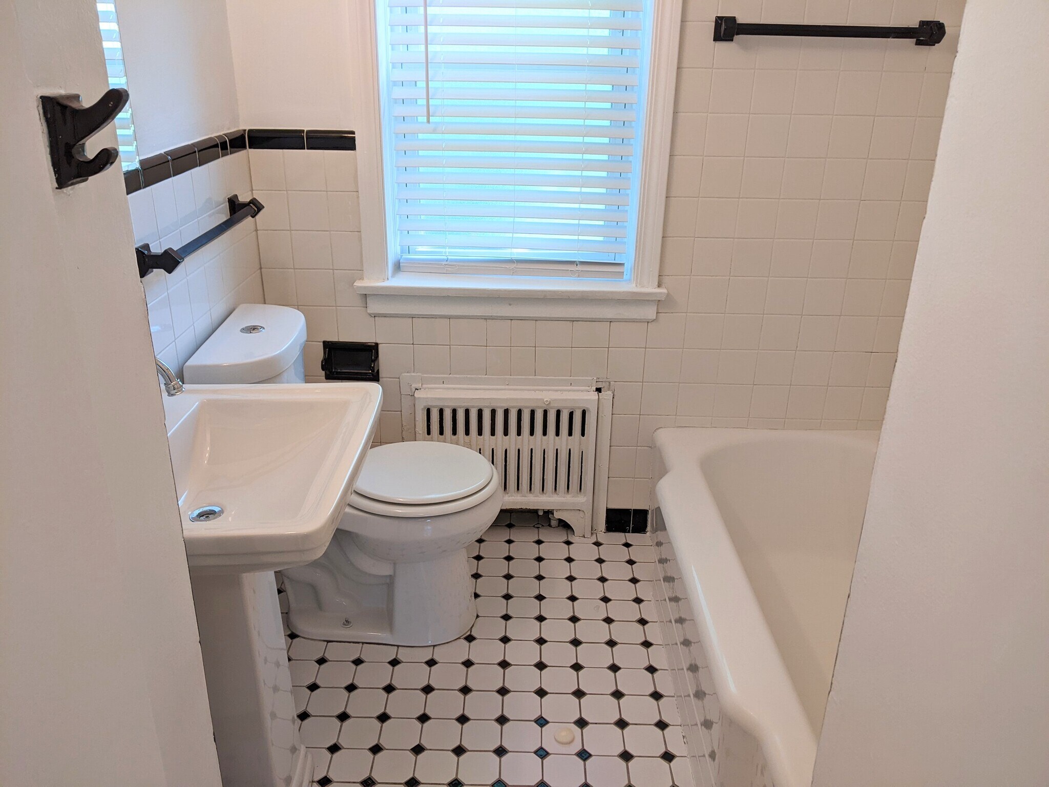 Building Photo - 1216 Harvard Terrace