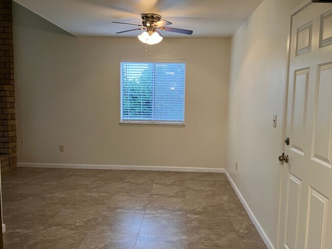 Building Photo - 1213 Satariano Ln