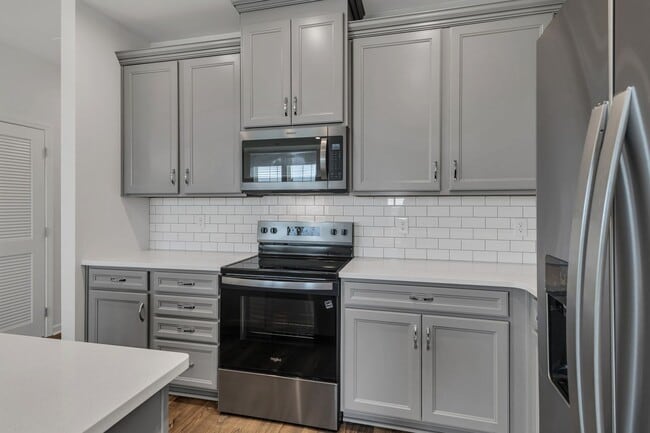 Building Photo - 5006 Dayflower Dr