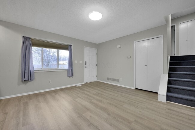 Building Photo - 4550 Glenhaven Dr