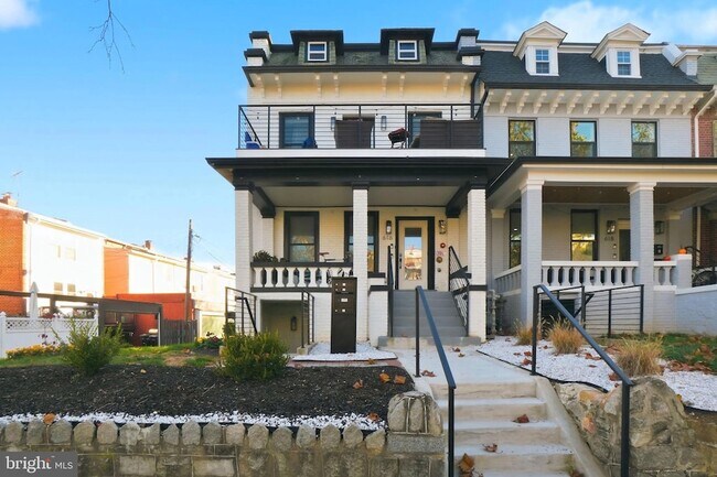 Building Photo - 616 Quebec Place NW