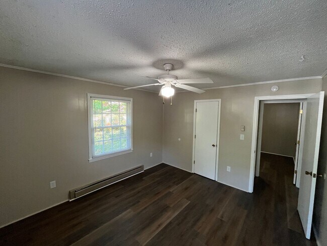 Building Photo - Charming 3-bedroom, 1.5-bathroom property in Pfafftown