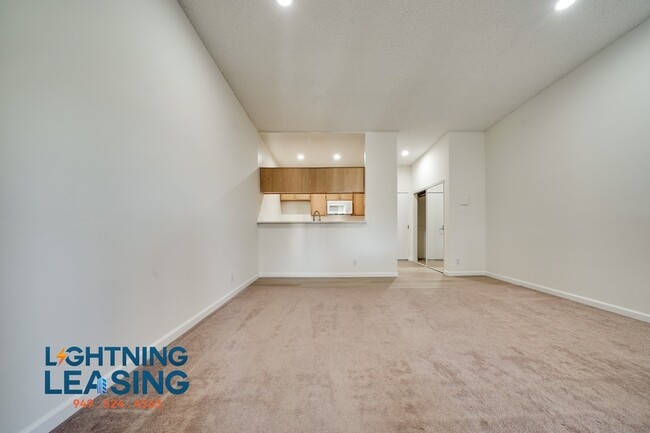 Building Photo - Freshly Updated Jr. 1-Bedroom with Balcony...