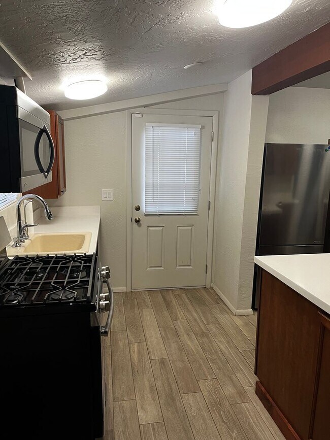 Building Photo - Unfurnished, 1-year long-term rental
