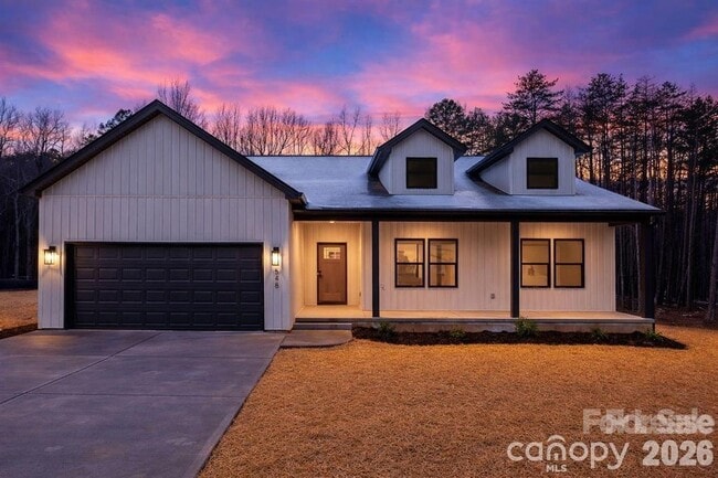 Building Photo - 548 Car Farm Rd