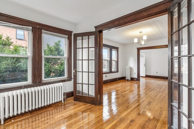 Building Photo - 28 Sunset St