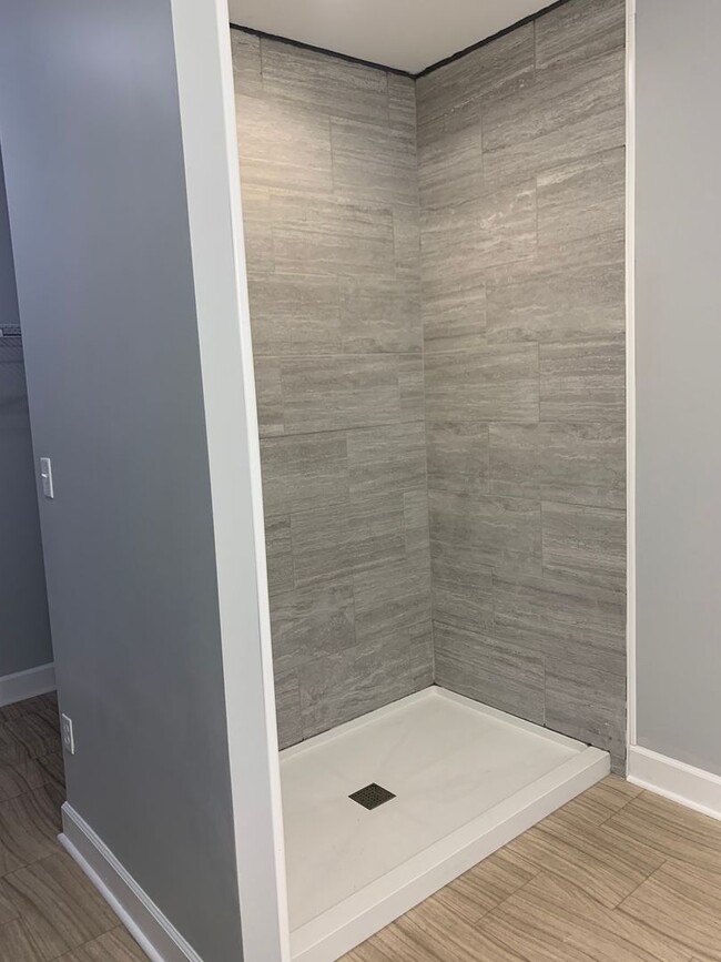 Building Photo - 3 Bedroom  2.5 Bath  with nice open yard!