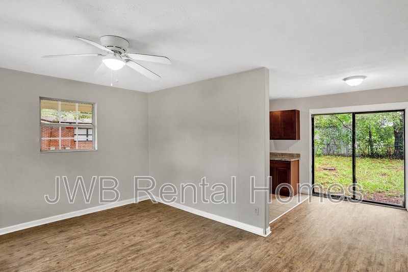 Building Photo - 9613 Priory Ave