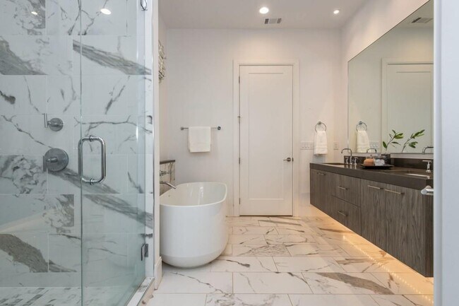 Building Photo - 1494 Red Fox Dr NE