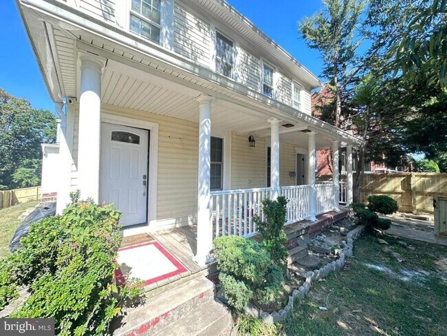 Building Photo - 302 RALEIGH # A St
