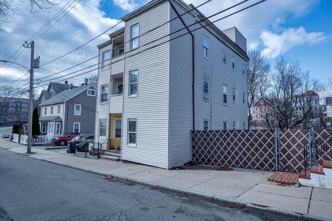 Building Photo - 11 Bearse Ave