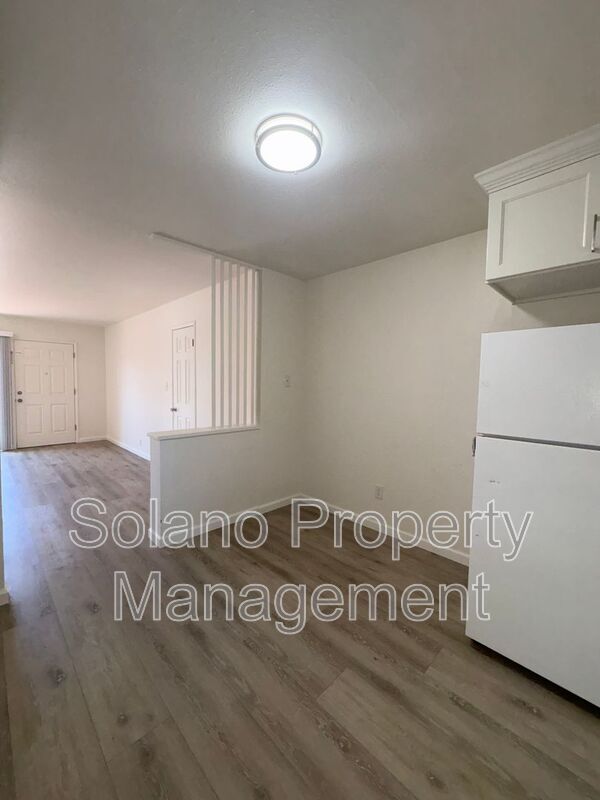 Building Photo - 741 Alamo Dr