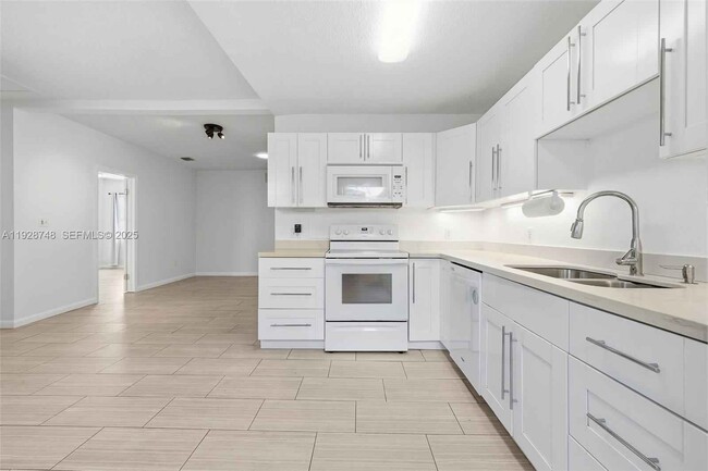 Building Photo - 521 NE 70th St