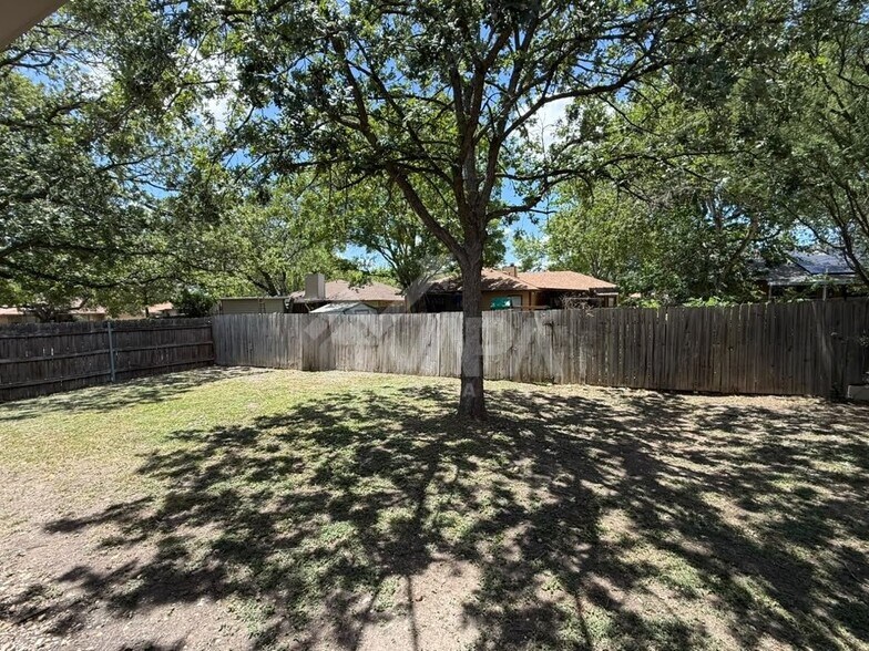 Building Photo - 209 High Oak