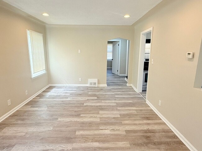 Building Photo - Renovated 4-Bedroom Home – We Welcome Sect...