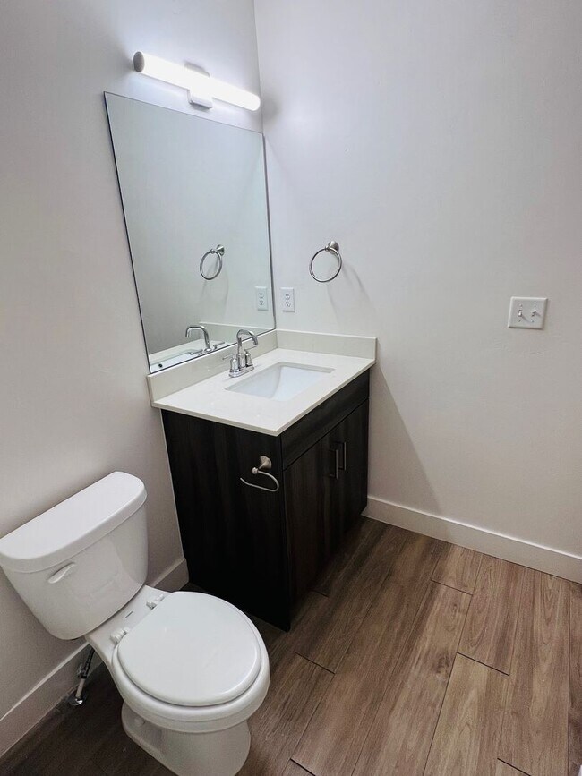 Building Photo - Beautiful new construction town home with ...