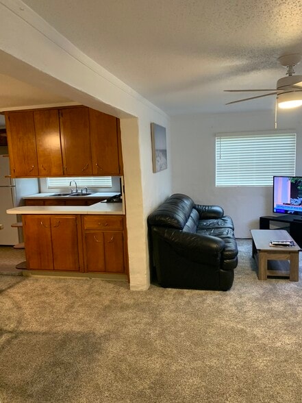 Building Photo - 303 Indian Hills Dr