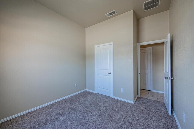Building Photo - 7216 Brooks Ranch Rd