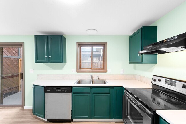 Building Photo - 4BD, 2BA Arvada Half-Duplex with 1-Car Garage and Back Yard