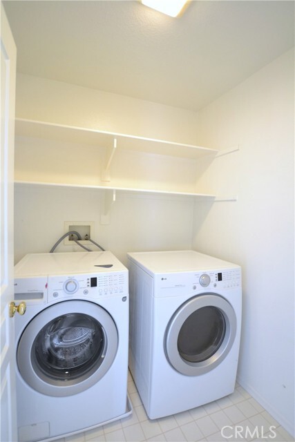 Building Photo - 18 Altezza