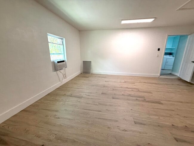 Building Photo - 15859 68th Ct N