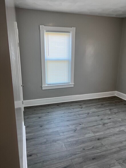 Building Photo - 496 Summer St