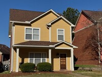 Building Photo - Newly Renovated 3BR/2.5BA Home