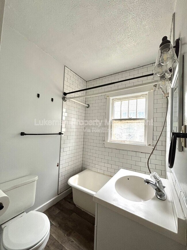 Building Photo - 819 Hoffman Ct