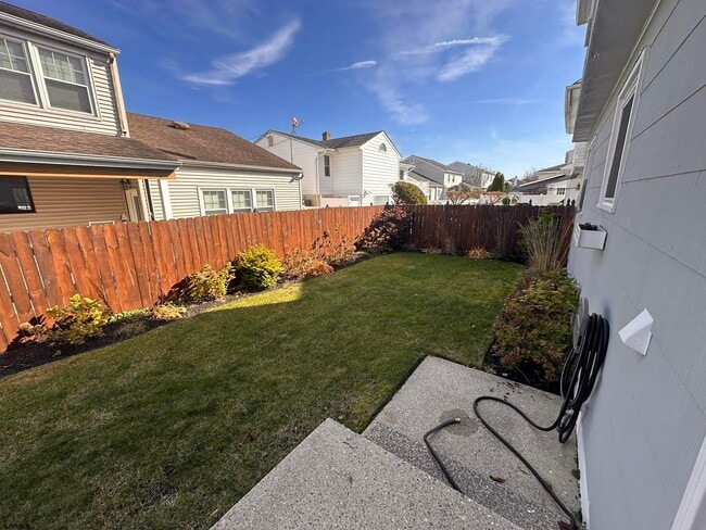 Building Photo - 611 N Delavan Ave