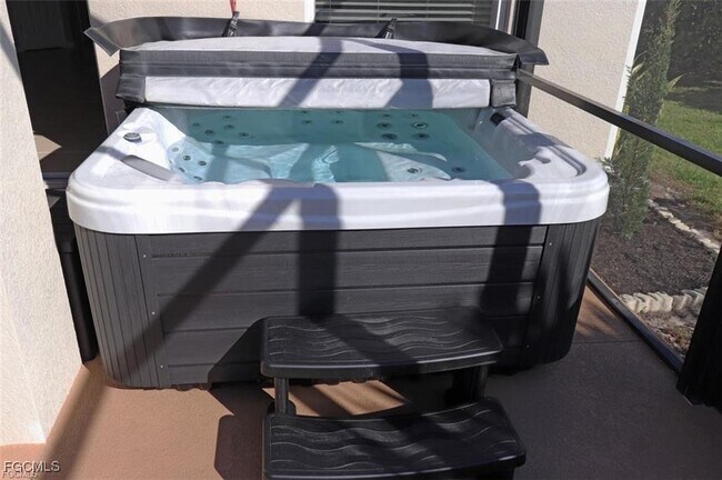 Building Photo - 3500 Acapulco Cir