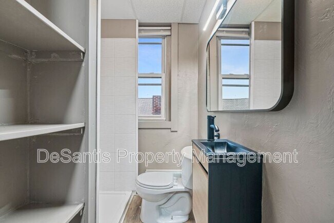 Building Photo - 512 S Millvale Ave