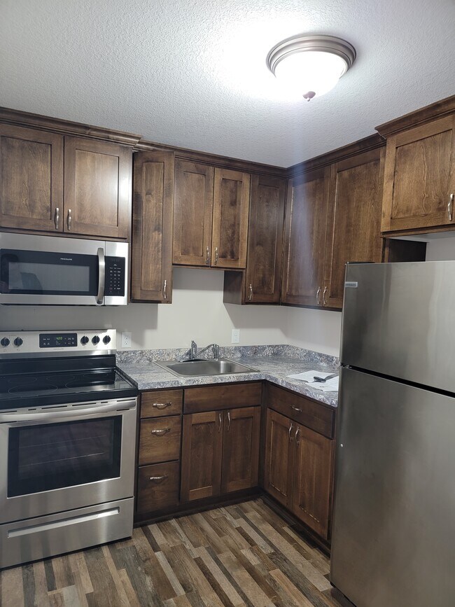 Kitchen - 316 Lewis St S